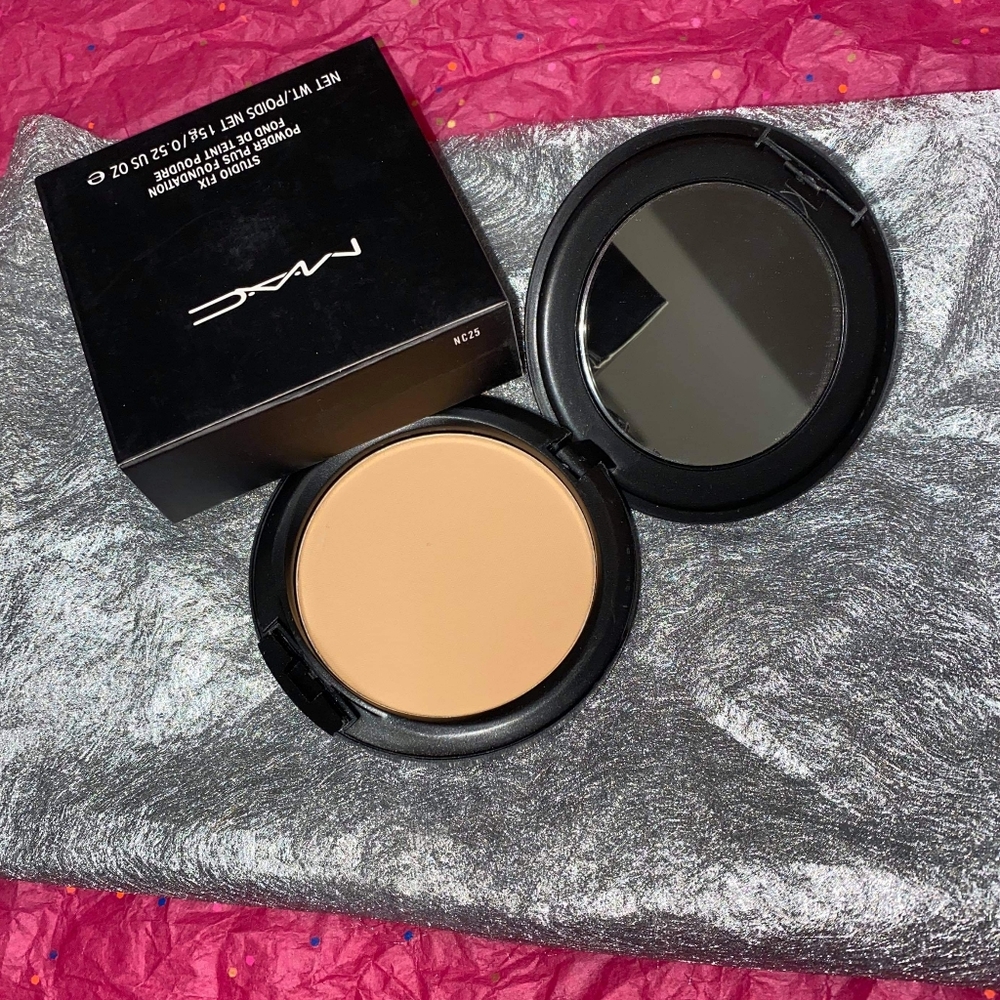 💯 New Mac NC25 Studio Powder + Foundation 💯